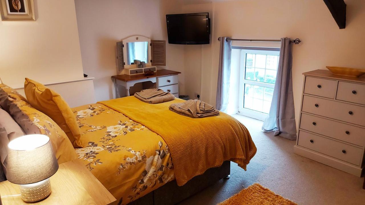 The Cock Hotel Bronllys Εξωτερικό φωτογραφία